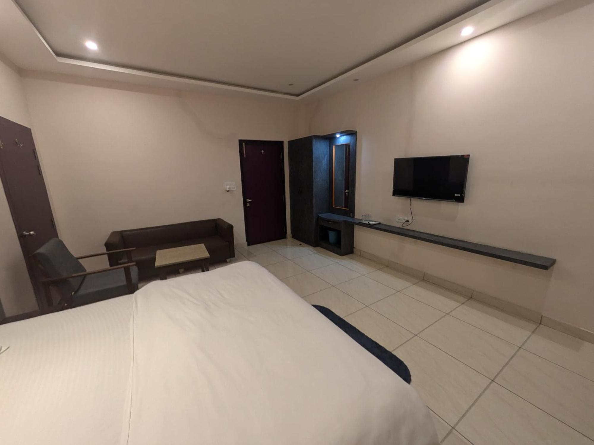 Kishori Vatika Hotel Ramnagar  Eksteriør billede