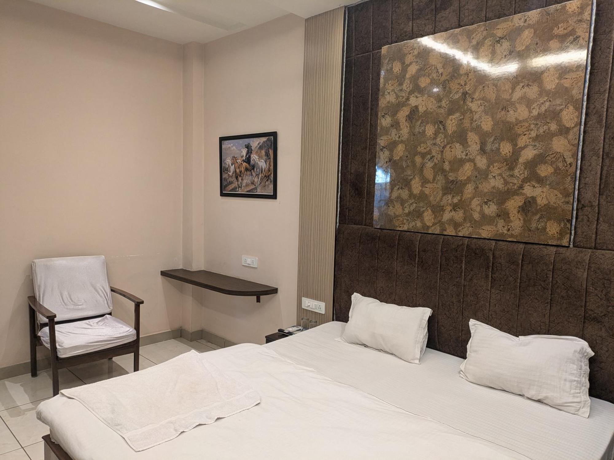 Kishori Vatika Hotel Ramnagar  Eksteriør billede